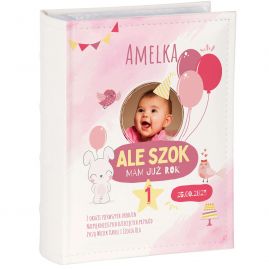 Pamiątkowy album na zdjęcia dziecka z personalizowaną oprawką